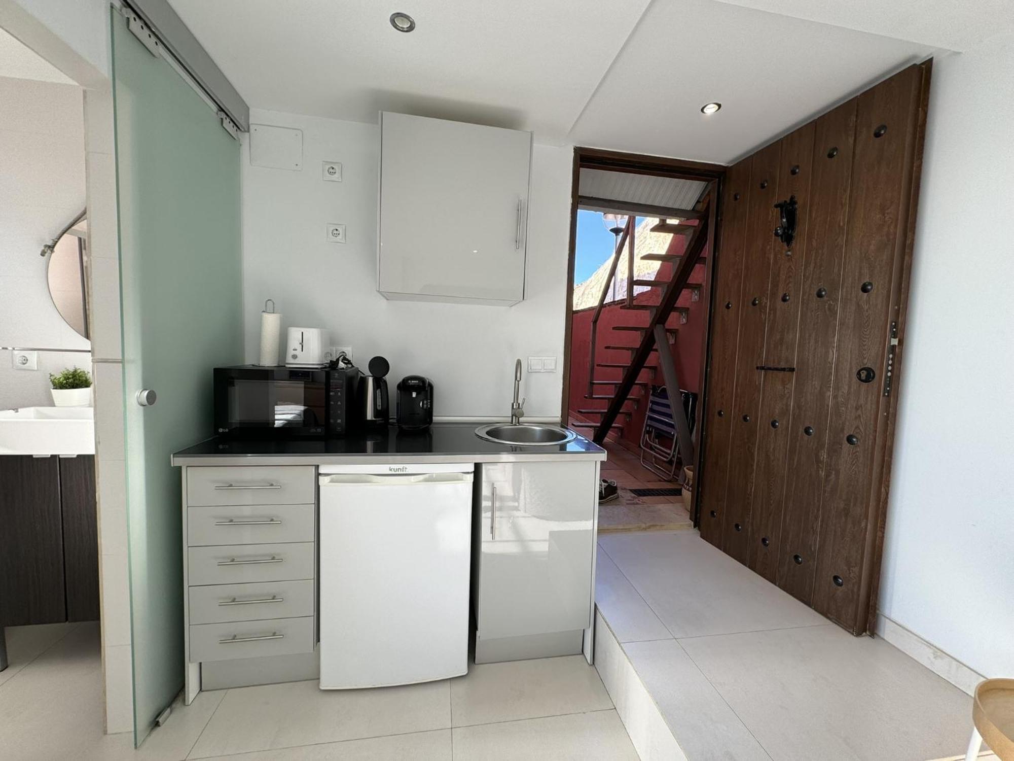 Peaceful Studio With Amazing Sea Views And Free Parking เบนัลมาเดนา ภายนอก รูปภาพ